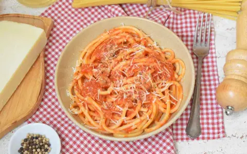 Amatriciana przepis: Zrób ją jak Włoch! Sekrety smaku