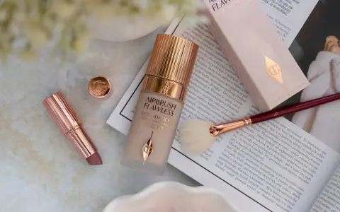 Charlotte Tilbury Flawless Filter: Blask gwiazd? Recenzja i porady