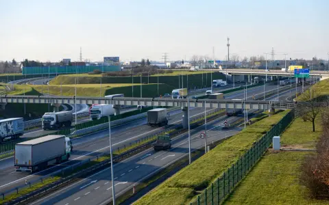 Czy autostrada A2 jest przejezdna? Sprawdź aktualne utrudnienia i opłaty