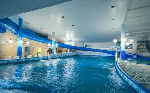 Basen z falą i zjeżdżalniami w Hotelu Gołębiewski Białystok. Sprawdź hotel gołębiewski białystok ceny i zaplanuj rodzinny wypoczynek.