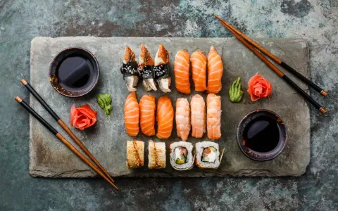 Jak używać sosu sojowego? Umami, rodzaje i zaskakujące triki