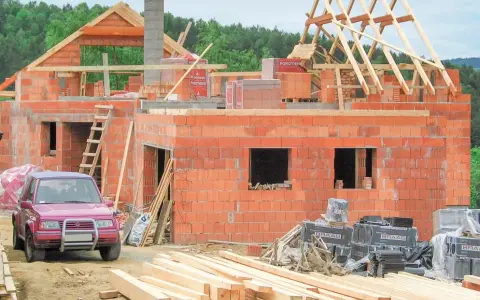 Ile kosztuje budowa komina systemowego? Sprawdź, co wpływa na cenę