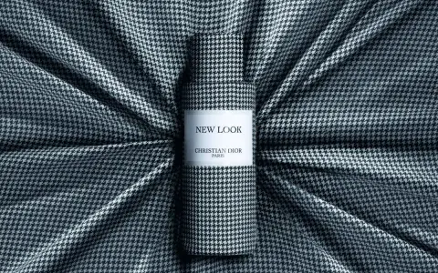 Flacone "New Look" Christian Dior, omaggio al fondatore, su tessuto pied-de-poule.