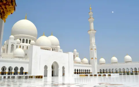 Z AUH do Dubaju: Jak wybrać transport? Ceny, czas, wygoda