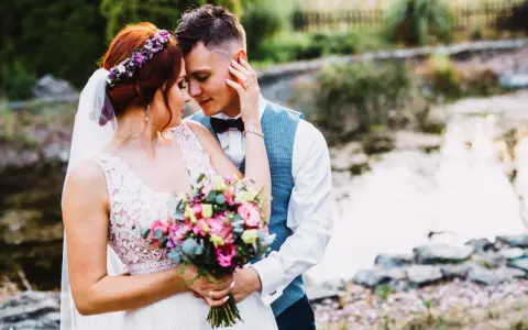 Fotograf na wesele: Ceny, pakiety, pułapki. Wybierz mądrze!