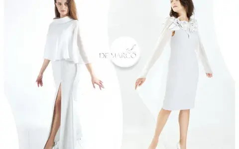 Elegancka stylizacja na wesele dla mamy: biała, błyszcząca suknia z rozcięciem i tiulowa narzutka lub biała sukienka z ozdobnym kołnierzem i zwiewnymi rękawami.