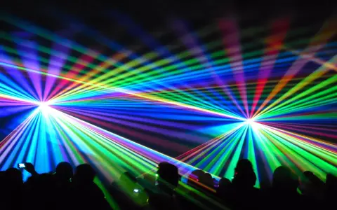 Laser uszkodził wzrok? Poznaj objawy i ocal swój wzrok!