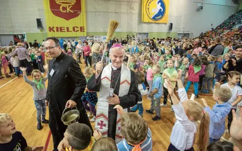 Czy katecheta może być wychowawcą klasy? Sprawdź aktualne przepisy!