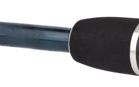 Granatowy, błyszczący **soare** wędki Shimano z czarnym, miękkim uchwytem i metalowym zakończeniem.