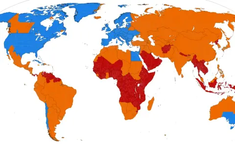 Mapa świata pokazująca, które kraje nie zmieniają czasu. Kolory oznaczają różne strefy czasowe i ich zmiany.