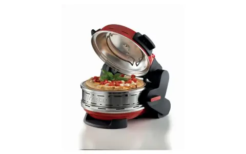 Czerwony piec do pizzy z otwartą pokrywą, na kamieniu leży pizza. Zastanawiasz się, ile kosztuje piec do pizzy?