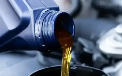 MOTUL 0W-20: Najlepszy wybór oleju silnikowego dla Twojego auta