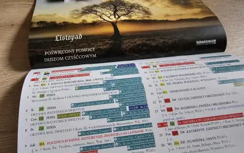 Listopad w USA: kalendarz z motywem świecy i anioła, poświęcony Duszom Czyśćcowym.