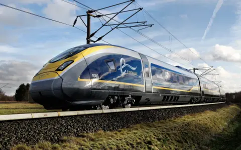 The Eurostar train, number 4008, speeds along the tracks, ready for its journey from Rotterdam to Paris.