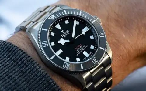 Orologio Tudor Pelagos in titanio, leggero e resistente. Valutare gli orologi in titanio pro e contro per un acquisto informato.