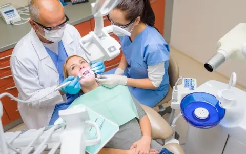 Czy na sorze jest dentysta? Dowiedz się, gdzie szukać pomocy stomatologicznej