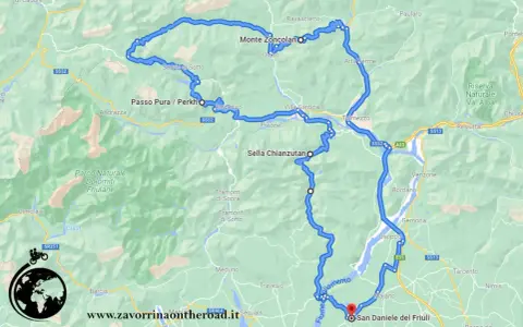 Mappa di un percorso motociclistico che include Passo Pura, Monte Zoncolan e San Daniele del Friuli, attraverso le Dolomiti Friulane.