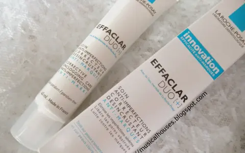 Dwa opakowania La Roche-Posay Effaclar Duo. Idealne dla przyszłych mam, które szukają bezpiecznego rozwiązania na niedoskonałości.