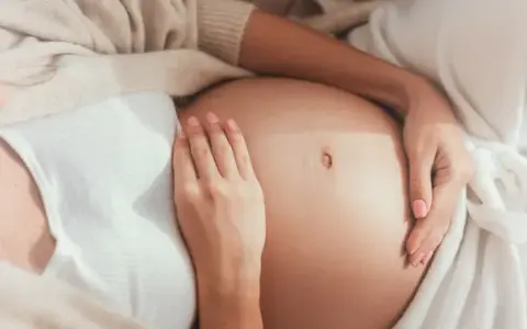 Jak się czuje kobieta w ciąży? Objawy i emocje w pierwszym trymestrze
