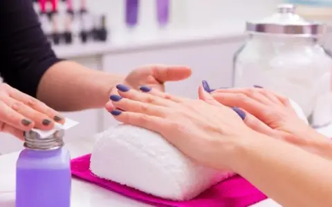 Jak usunąć manicure japoński bez uszkadzania paznokci i bólu