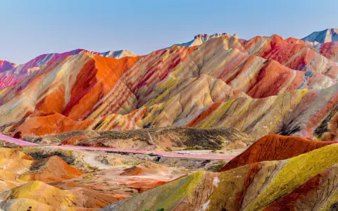Colores de las montañas: maravillas geológicas que te sorprenderán