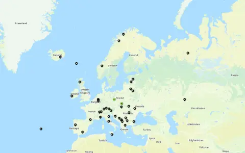 Mapa Europy z zaznaczonymi punktami. Widoczne są szczyty Korony Europy, od Islandii po Rosję.