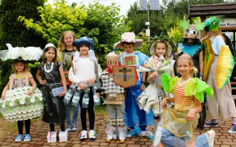Strój z recyklingu dla dziewczynki: Kreatywne pomysły i poradnik DIY