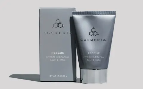 Krem nawilżający Cosmedix Rescue, idealny dla skóry wrażliwej, bo jest hipoalergiczny.