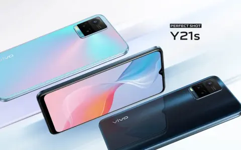 Dwa eleganckie telefony vivo y21s w kolorach błękitnym i granatowym, prezentujące swoje aparaty i ekrany.