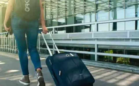 Zwrot zaliczki z biura podróży: Odzyskaj pieniądze kiedy i jak?