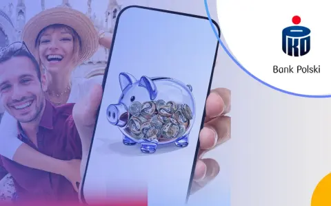 Szczęśliwa para robi selfie, a na ekranie telefonu widnieje skarbonka z monetami. Sprawdź atrakcyjne konto oszczędnościowe PKO BP oprocentowanie!