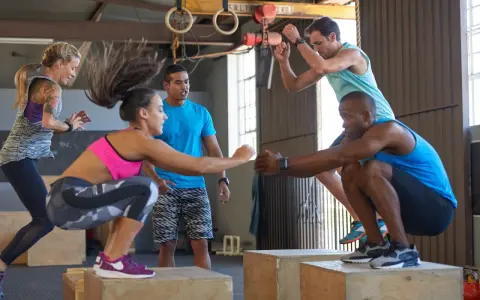 WOD CrossFit: Tajemnice treningu dnia. Jak zacząć i skalować?