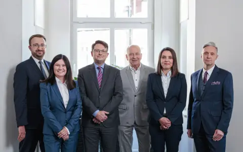 Czy adwokat może bronić członka rodziny? Etyka i wyzwania prawne