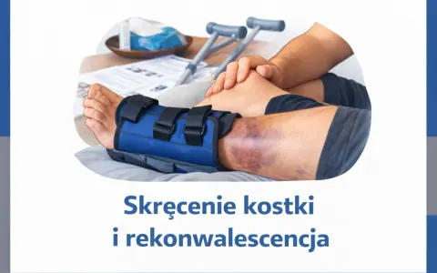 Osoba z widocznym siniakiem i opaską stabilizującą na kostce, obok kul. Objawy skręcenia kostki są widoczne.