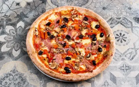 Domowa pizza jak z pizzerii? Odkryj sekrety idealnego smaku!