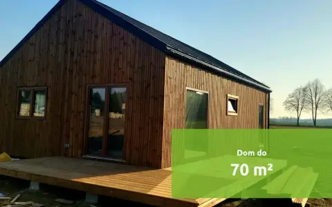 Drewniany dom do 70 m² z tarasem. Czy dom na zgłoszenie można sprzedać? Zapytaj o szczegóły.