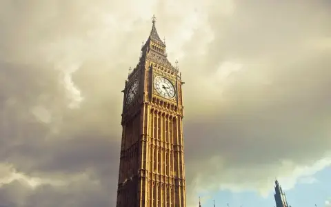 Big Ben w Londynie, zastanawiam się, ile się leci do Londynu, by zobaczyć tę wieżę.