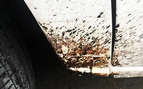 Skuteczne sposoby na usunięcie asfaltu z samochodu bez uszkodzeń