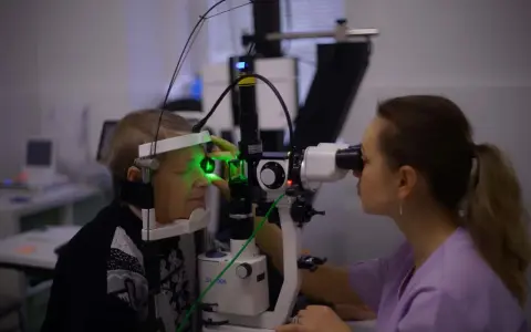 Czy zaćma wtórna wróci po kapsulotomii? Ekspert rozwiewa obawy.