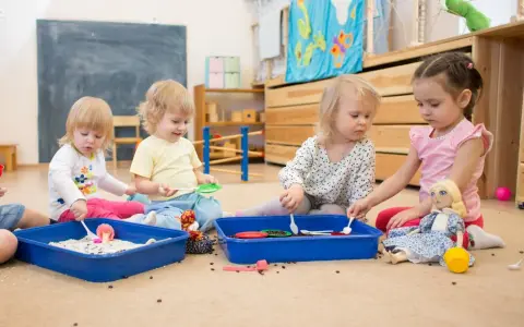 Co robią dzieci w żłobku? Zobacz, jak rozwijają się każdego dnia