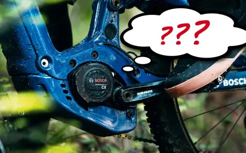 Fragezeichen über dem Bosch CX Gen 4 Motor am E-Bike. Wie kann man den Bosch CX Gen 4 leiser machen?