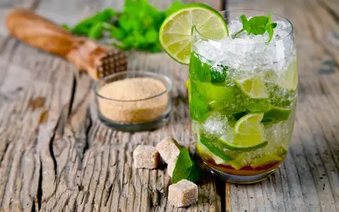 Jak zrobić Mojito? Sprawdzony przepis i triki barmanów
