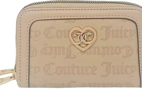 Portefeuille beige Juicy Couture avec logo cœur. Idéal pour apprendre comment faire les coins d'un carré en couture.
