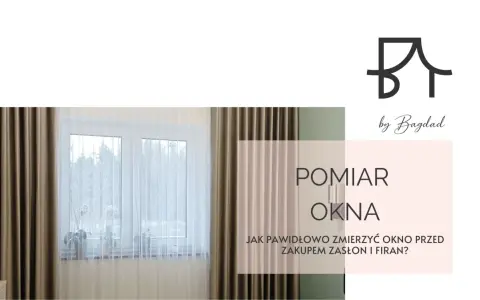 Okno z zasłonami i firankami, tekst "Pomiar okna".