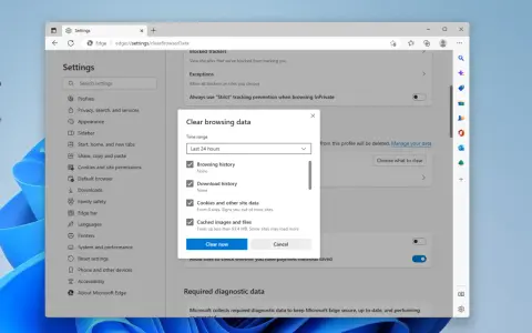 Fönstret "Rensa webbhistorik" i Microsoft Edge visar alternativ för att rensa historik, cookies och cache.