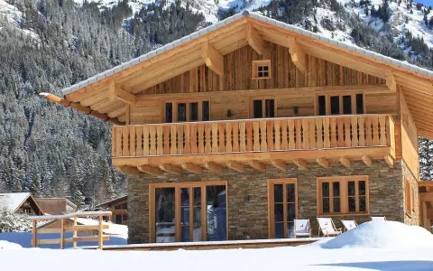 Affitta Chalet Montagna: Guida Completa & Offerte 2025