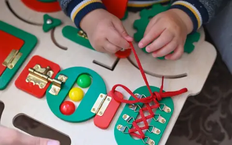 Zabawy sensoryczne dla 3-latka w domu: Rozwój i spokój malucha