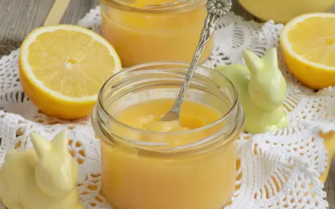 Słoiczki z domowym lemon curd, cytryny i urocze zajączki. Idealny przepis na wiosnę!