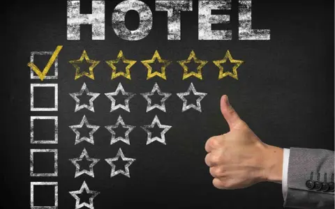 Ocena hotelu: zaznaczony pierwszy kwadrat, 2 złote gwiazdki. Kciuk w górę. Hotele od 16 lat to świetny wybór!