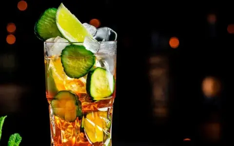 Żołądkowa Miętowa: Proste drinki, które zrobisz w 2 minuty!